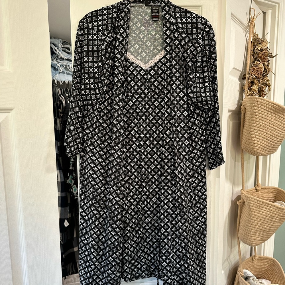 Rene Rofe Black and White Printed Robe with Night Gown